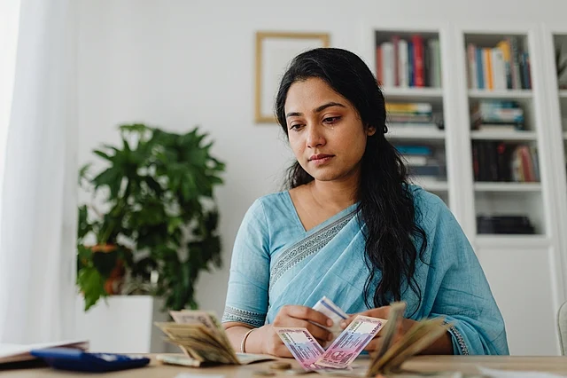 কিছু না কিছু সঞ্চয় সবসময়ই করা যায়। আর এর মাধ্যমেই ধনী হওয়ার পথের শুরু হতে পারে