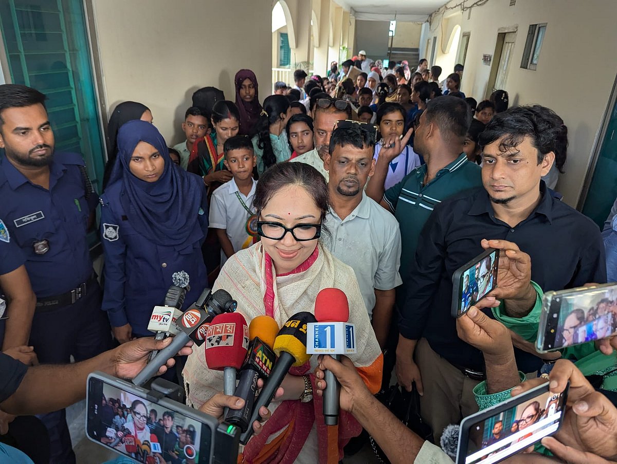স্থানীয় বিএনপির বিরোধিতার মধ্যেই নিজ নির্বাচনী এলাকায় অনুষ্ঠান করলেন রুমিন ফারহানা