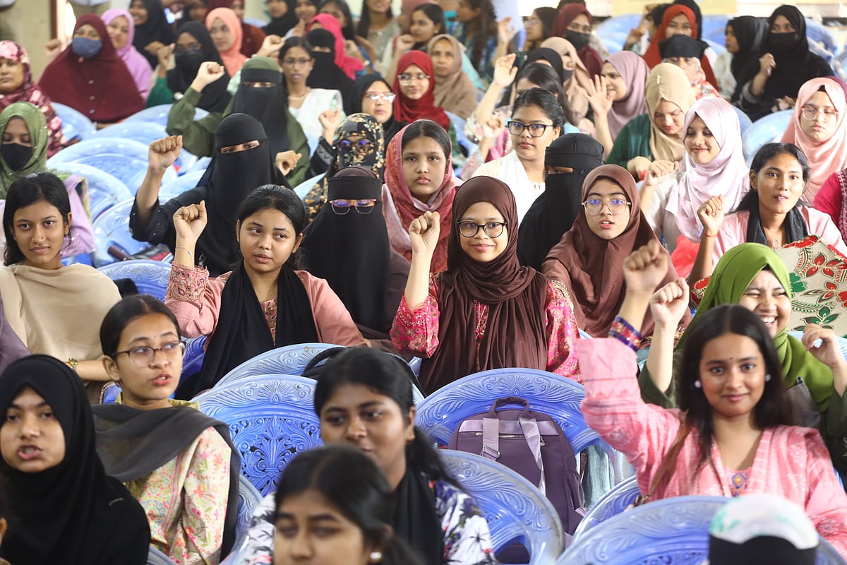 ‘ওয়াও! তুই কখন আসলি?’, কৃতী সংবর্ধনায় বন্ধুদের পেয়ে উচ্ছ্বাস