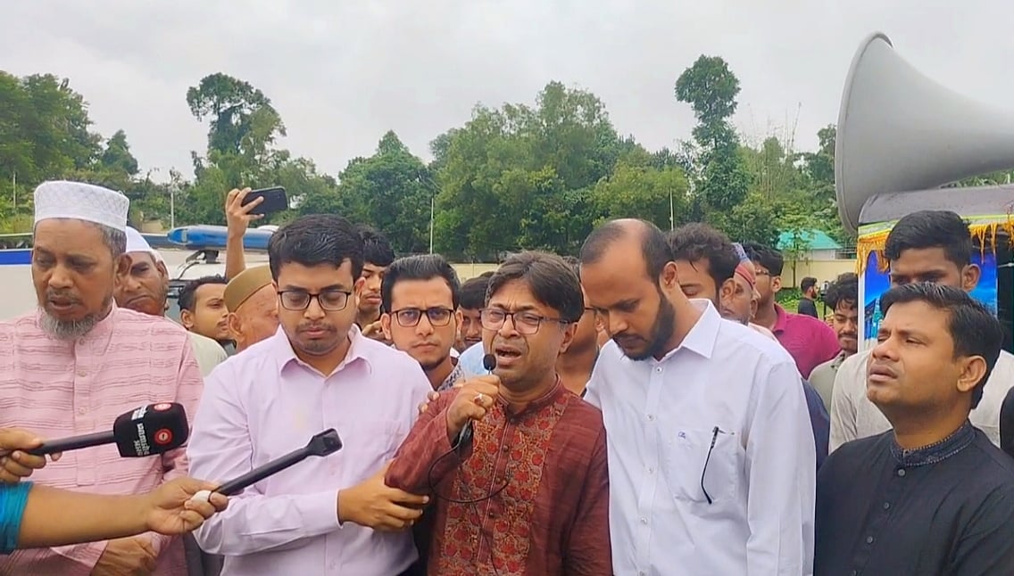 আর কাউকে যেন আমার মতো সন্তান হারাতে না হয়, জানাজায় বাবা