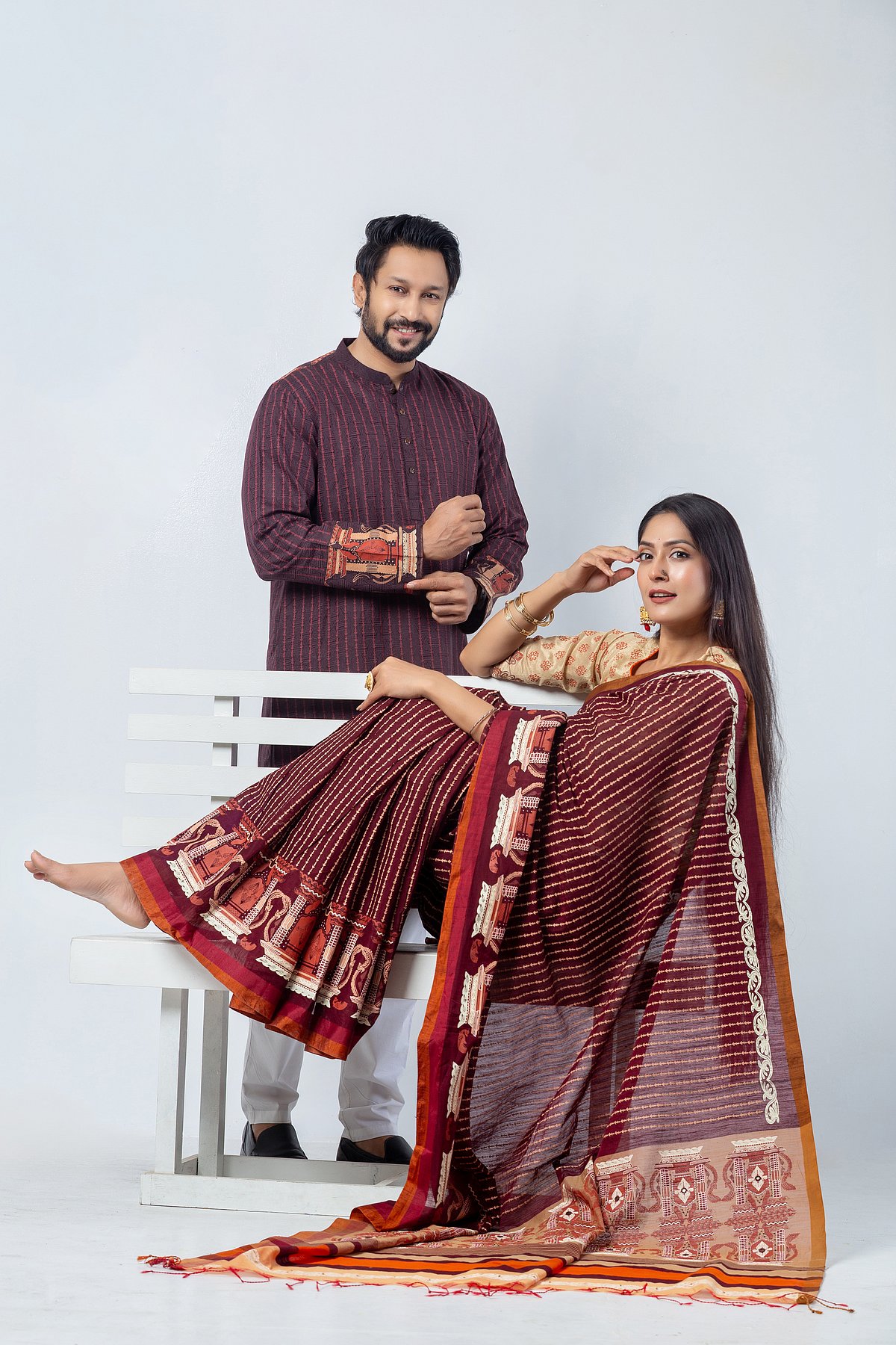 নেপালি কাঠখোদাইয়ের নকশায় রঙ বাংলাদেশের শারদ আয়োজন