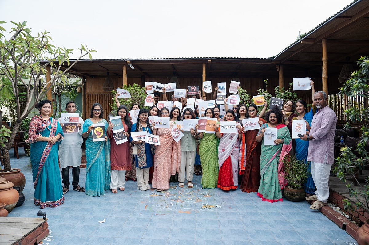 চলছে দেশীয় পণ্যের মেলা ‘সুতোর গল্প: শারদীয় উৎসব’, ঘুরে আসতে পারেন আপনিও
