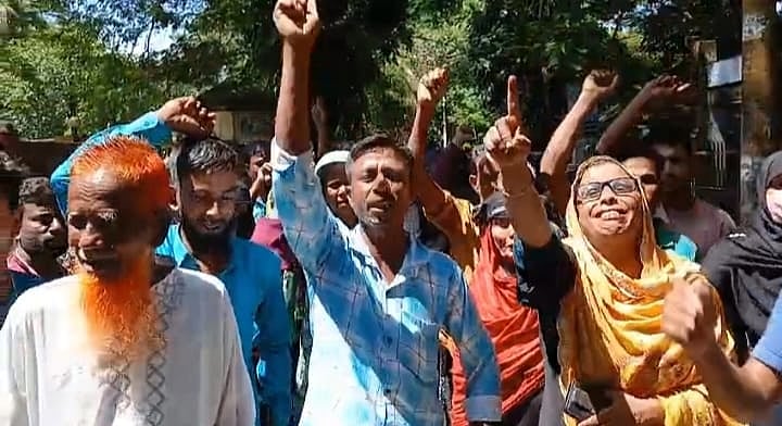 রাস্তা নিয়ে বিরোধের জেরে বাবা–মেয়েসহ ৩ জনকে ইয়াবা দিয়ে ‘ফাঁসানোর চেষ্টা’, থানার সামনে বিক্ষোভ