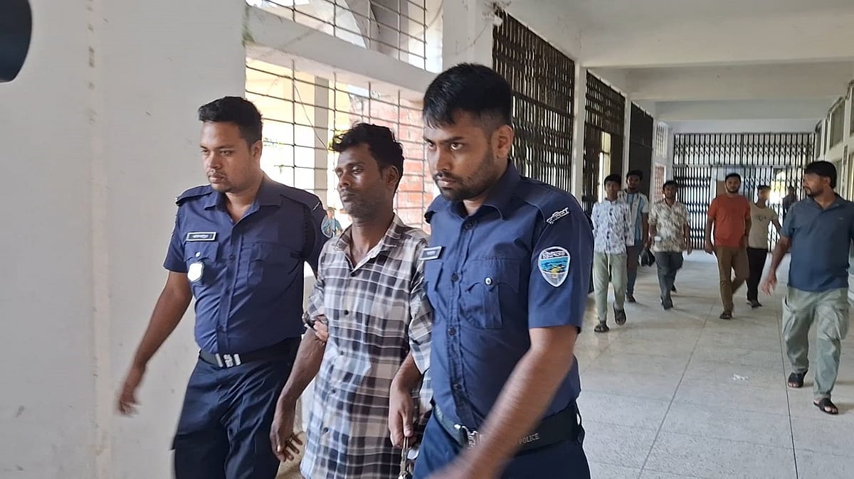 ছেলেকে হত্যার সময় পুলিশকে যেভাবে ‘বিভ্রান্ত’ করার চেষ্টা করেন বাবা