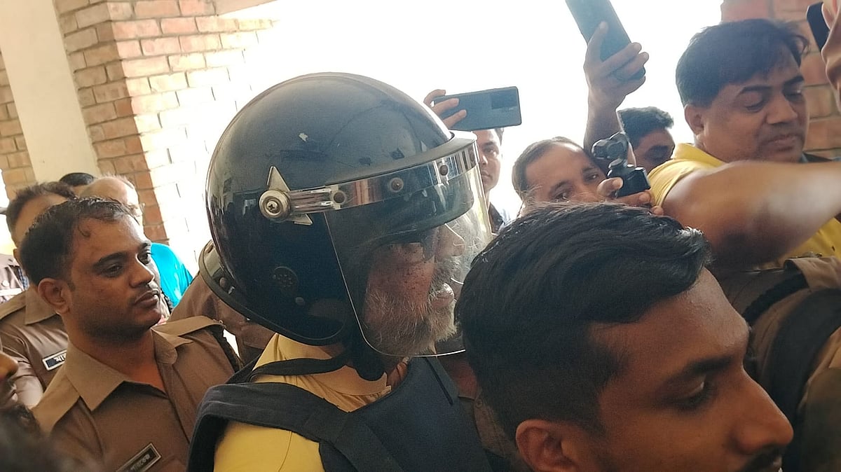 বিমানবন্দরের ঘটনায় আখতারুজ্জামান রিমান্ডে