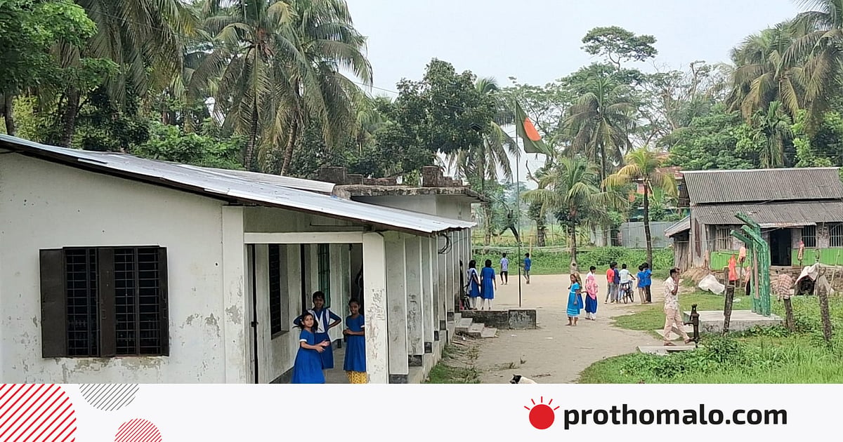 বিদ্যালয়ের নারকেলগাছ থেকে পড়ে হাসপাতালে কাতরাচ্ছে শিক্ষার্থী, ভেঙেছে পা বিদ্যালয়ের নারকেলগাছ থেকে পড়ে হাসপাতালে কাতরাচ্ছে শিক্ষার্থী, ভেঙেছে পা