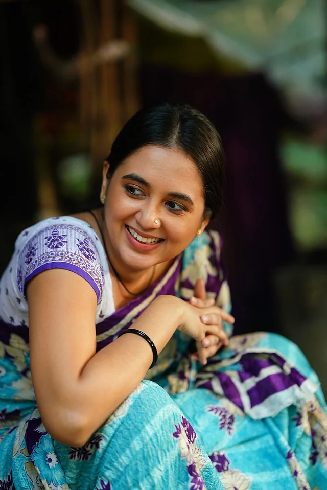 নাটকের চরিত্রে নো মেকআপ লুকে শাড়িতে দেখা যাচ্ছে তাঁকে 