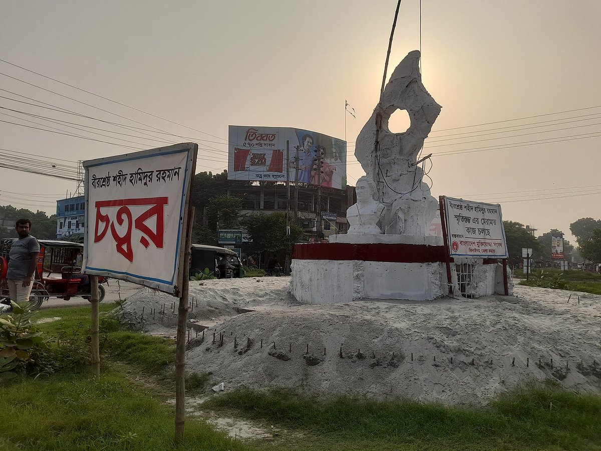 বীরশ্রেষ্ঠ হামিদুরের ভাস্কর্যে জুতা ঝোলানোর ঘটনায় একজনকে আটক