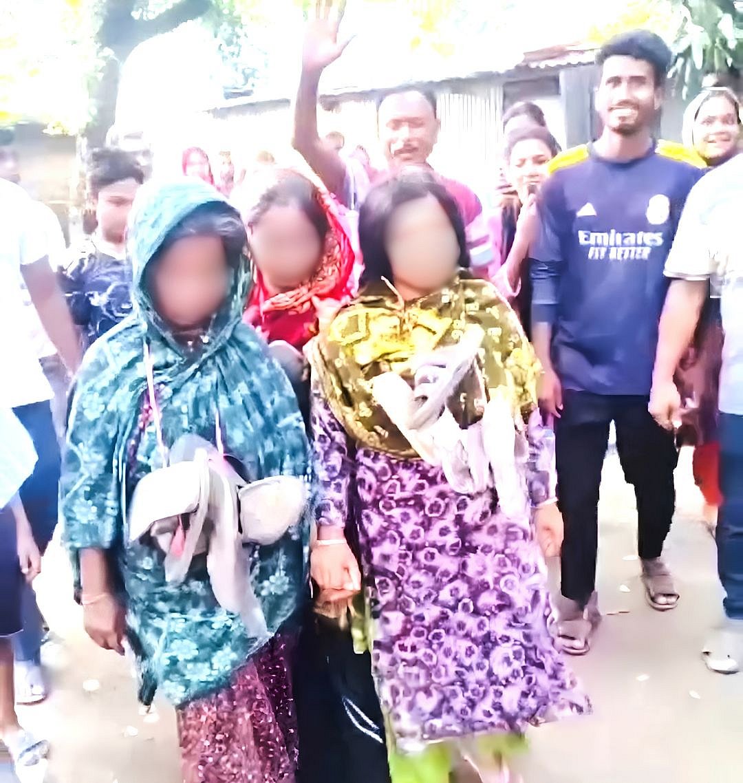 কালো জাদু করার অভিযোগ তুলে তিন নারীকে প্রকাশ্যে জুতার মালা পরিয়ে হেনস্তা