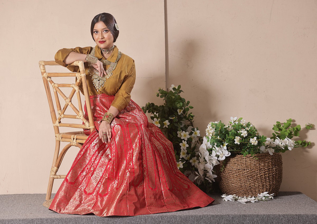 উৎসবের সময় বেনারসিতে সাজবেন যেভাবে