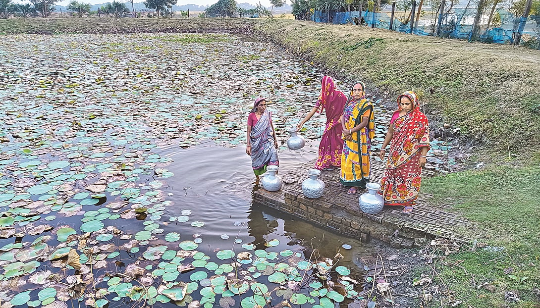 লবণাক্ত উপকূলে আর্সেনিক, ও সিসার ঝুঁকি, ঘরের পানিতেও জীবাণু