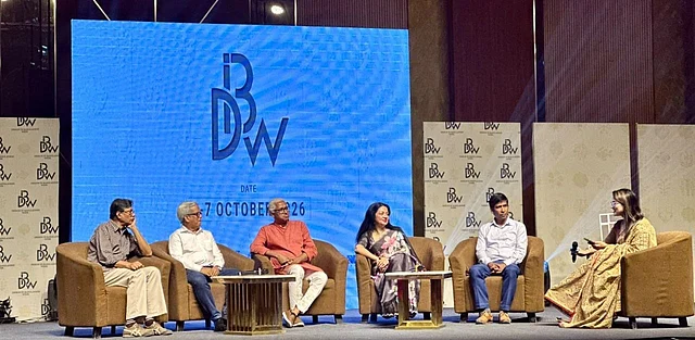 ‘ঐতিহ্য, ফ্যাশন, প্রযুক্তি ও উদ্ভাবনের মাধ্যমে একটি টেকসই সৃজনশীল রপ্তানি অর্থনীতি গড়ে তোলা’ শীর্ষক প্যানেল আলোচনা