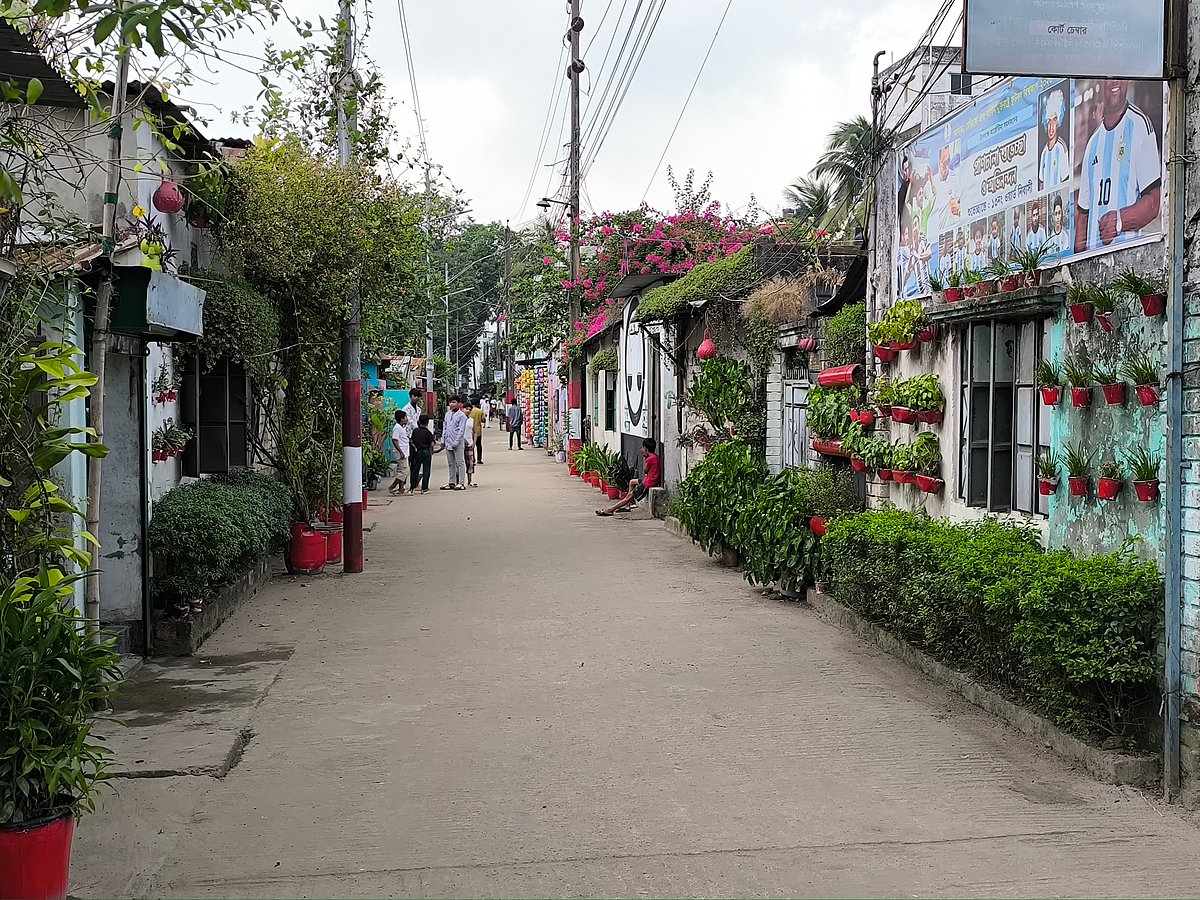 প্রধানমন্ত্রীর পাঠানো ছবি দেখে বাঁশবাড়ি কলোনি পরিদর্শনে পরিবেশমন্ত্রী, কী আছে সেখানে