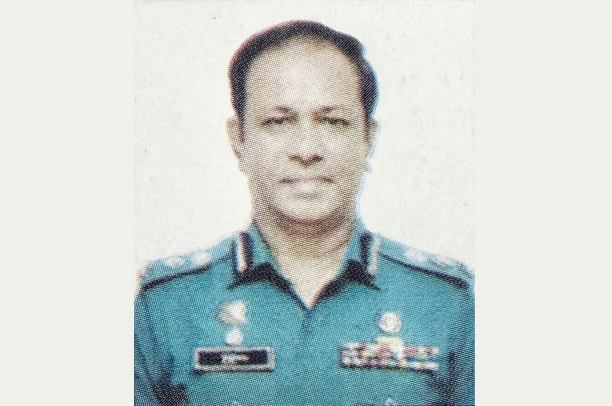 বিমানবন্দরে ‘ডিআইজি’ পরিচয় দিয়ে ভিআইপি লাউঞ্জ ব্যবহার, অতিরিক্ত ডিআইজি বরখাস্ত
