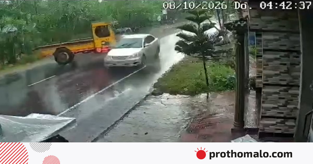 নাটোরে ভটভটির ধাক্কায় আহত প্রাইভেট কারের তিন আরোহী নাটোরে ভটভটির ধাক্কায় আহত প্রাইভেট কারের তিন আরোহী