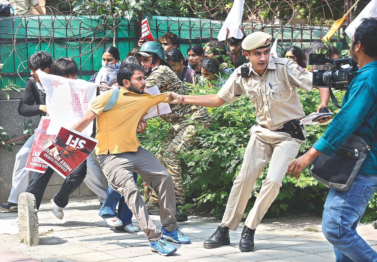অচল দিল্লি, ব্যাপক ধরপাকড়