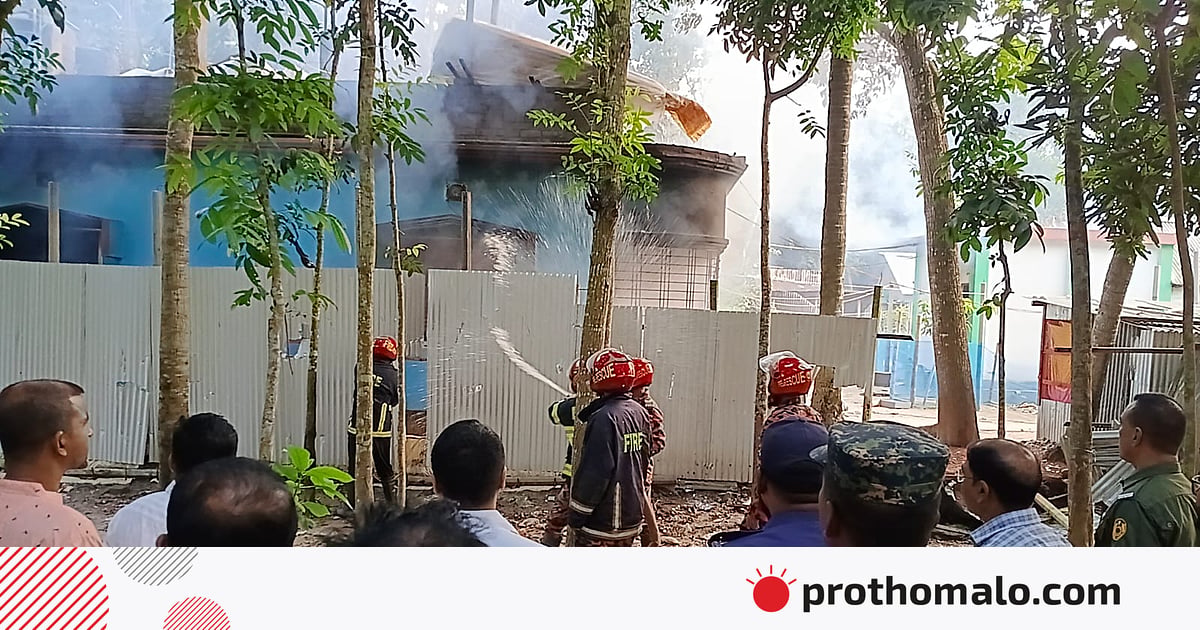 রাজবাড়ীতে কলেজছাত্র হত্যা: গ্রেপ্তার তিন আসামি ও ‘ইন্ধনদাতার’ বাড়িতে আগুন রাজবাড়ীতে কলেজছাত্র হত্যা: গ্রেপ্তার তিন আসামি ও ‘ইন্ধনদাতার’ বাড়িতে আগুন