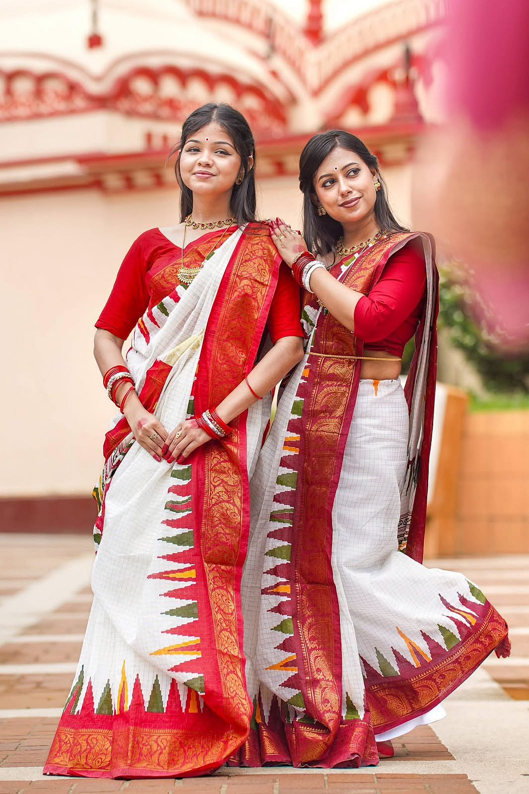 দুর্গাপূজায় দেশীয়র নতুন কালেকশন, শাড়ি কেনাকাটায় ছাড়ের সঙ্গে লুডু খেলেও মিলবে ডিসকাউন্ট