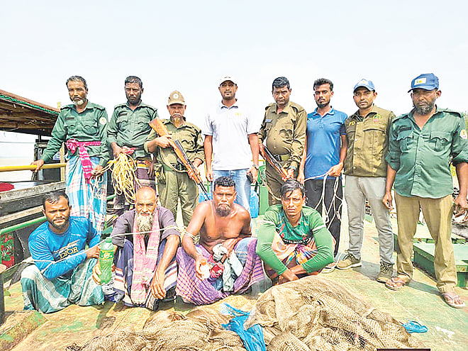 সুন্দরবনে বিষ দিয়ে মাছ ধরলেও প্রমাণ করা যায় না