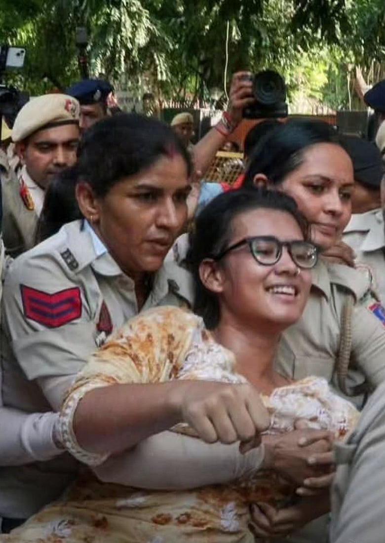 পিএইচডি শিক্ষার্থী থেকে রাজপথের পোস্টার গার্ল: ভারতের জেনজি আন্দোলনের প্রতীক হয়ে ওঠা নেহা বোরাকে নিয়ে ১০টি তথ্য, ছবি ও ভিডিও 