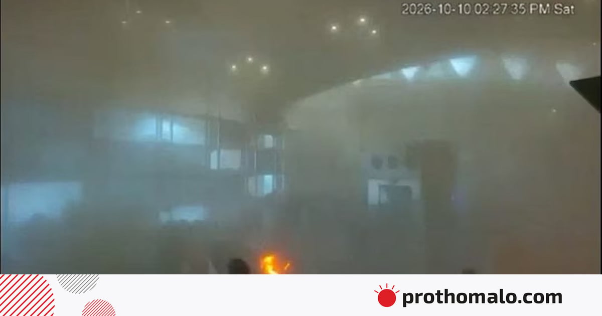 রিয়াদে বিমানবন্দরে হুতিদের হামলায় আরেকজন নিহত, দুই দিনে মোট মৃত্যু দাঁড়াল ১৪ জনে রিয়াদে বিমানবন্দরে হুতিদের হামলায় আরেকজন নিহত, দুই দিনে মোট মৃত্যু দাঁড়াল ১৪ জনে