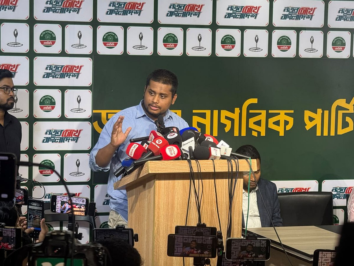 জাতীয় নাগরিক পার্টির (এনসিপি) কার্যালয়ে আয়োজিত আলোচনা সভায় বক্তব্য দেন দলটির মুখ্য সংগঠক হাসনাত আবদুল্লাহ। বাংলামোটর, ঢাকা। ১৩ অক্টোবর ২০২৬