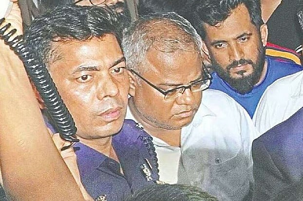 এ যাত্রায় মুক্ত হলেও চুয়েট চালাবেন কীভাবে উপাচার্য