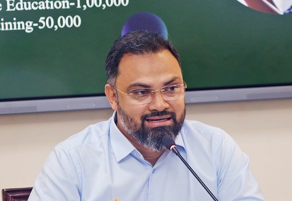 প্রশ্নপত্র ফাঁস ঠেকাতে সচিবালয়ে রাত কাটাচ্ছেন প্রতিমন্ত্রী