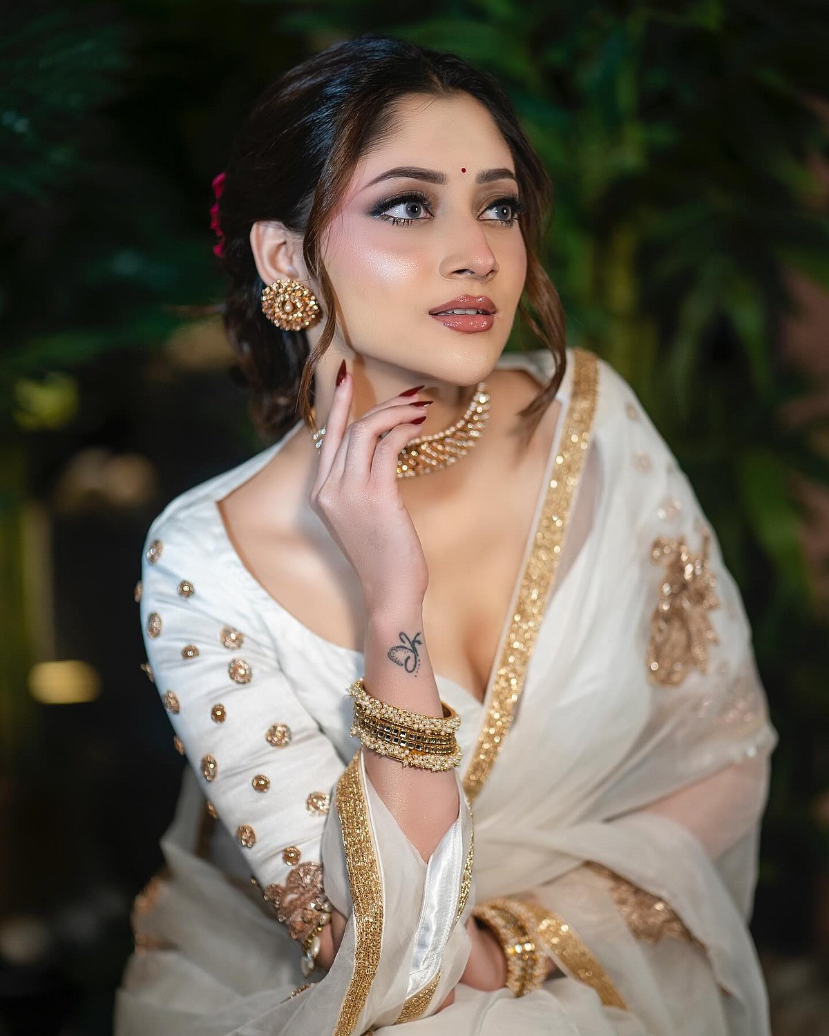পূজার দিনে নিজেকে সেরা দেখাতে যা করবেন