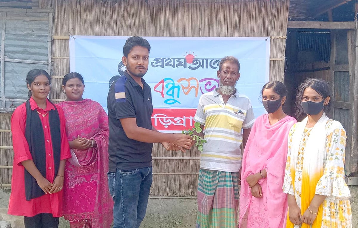 কুড়িগ্রামে নদীভাঙনে ক্ষতিগ্রস্ত ১০০ পরিবারকে ৪০০ সবজির চারা