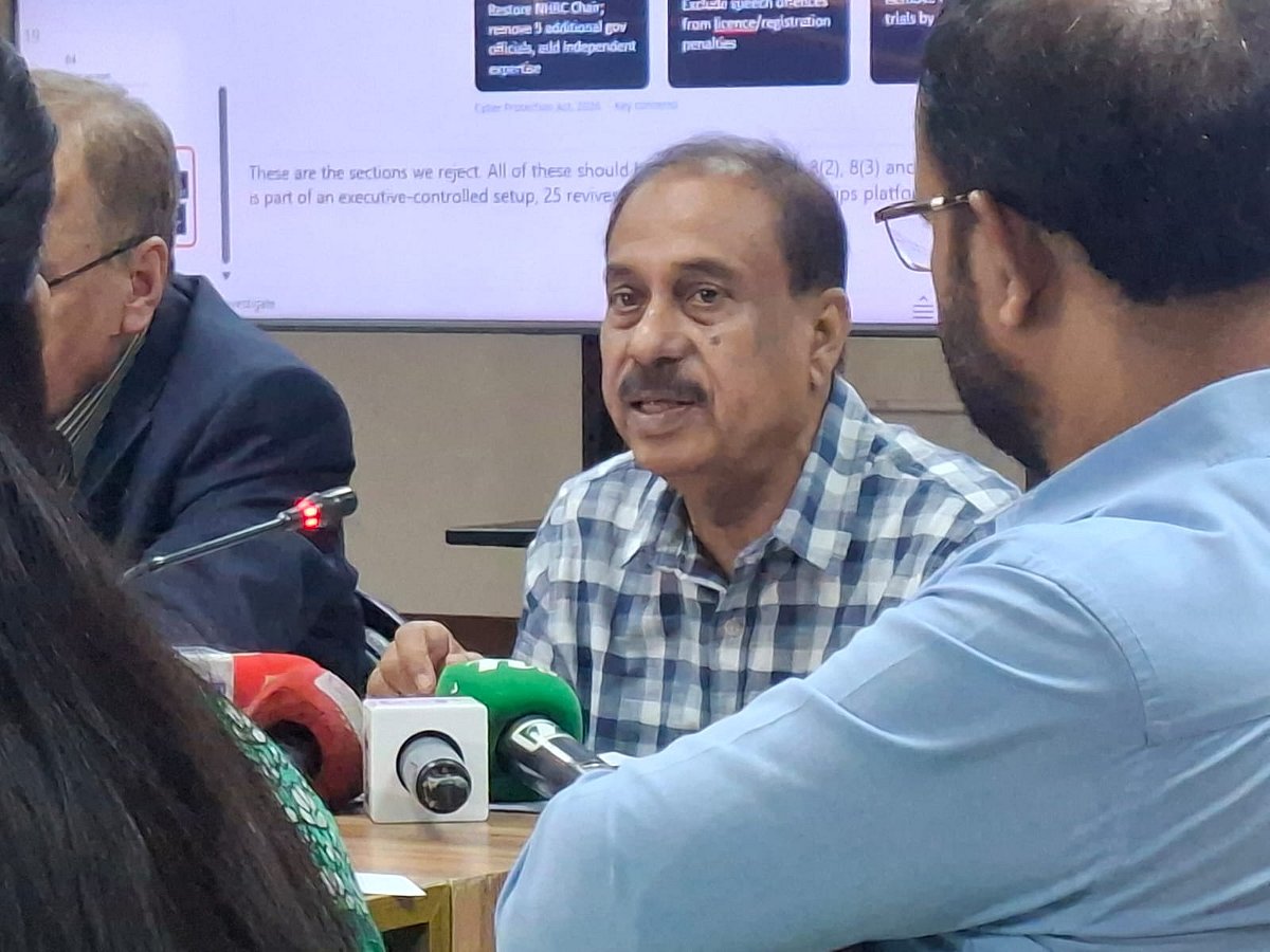 দয়া করে হাতটা বাঁধবেন না, আমাদের কাছে আবার আসতে হবে: মতিউর রহমান চৌধুরী