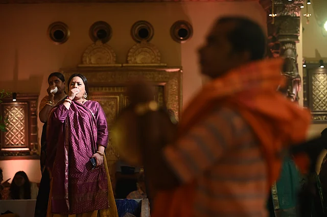 এই পূজা আট দশক ধরে মুম্বাইয়ের বাঙালিদের আবেগের এক বিশেষ ঠিকানা। 
