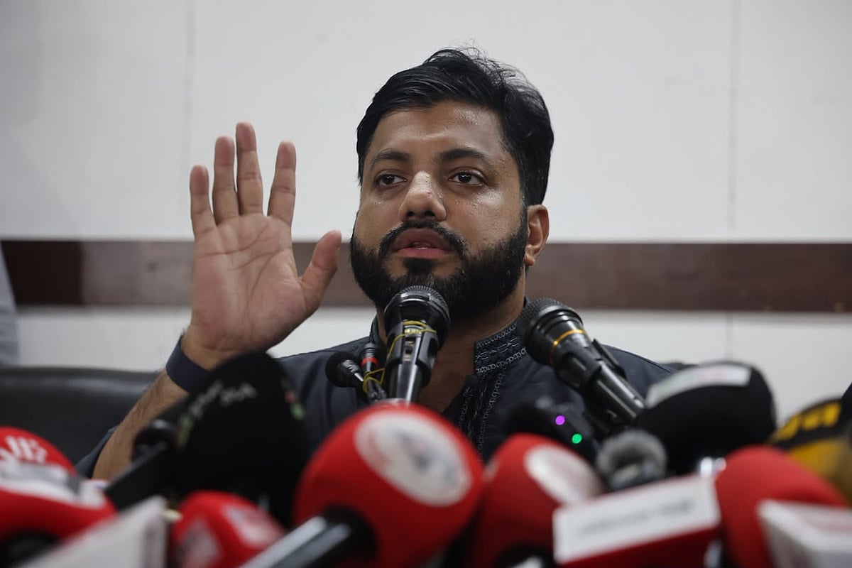 ইশরাকের পদত্যাগপত্র গৃহীত, প্রজ্ঞাপন জারি