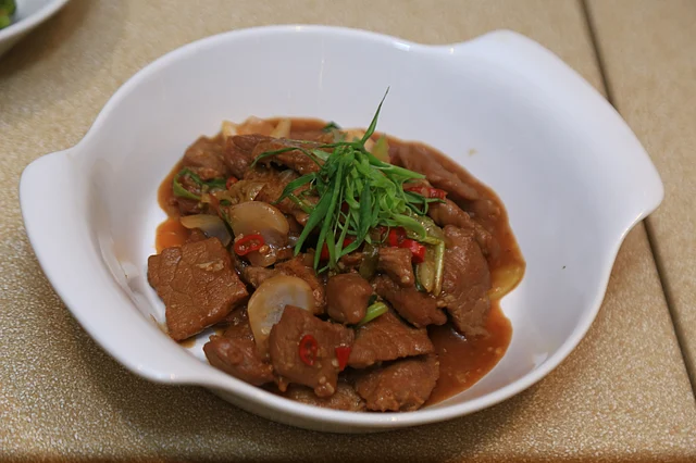 হুনান বিফ উইথ পিকলড গ্রিন চিলি