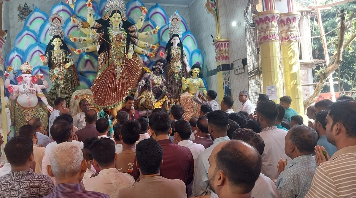 ৩১০ বছরের মন্দিরে অষ্টমীর অঞ্জলি, সীমান্তের ওপার থেকে এসেছেন আত্মীয়রা