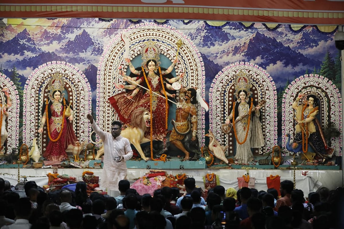 মহানবমীর পূজায় শান্তি ও সম্প্রীতি কামনা