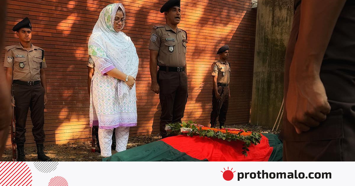 রাষ্ট্রীয় মর্যাদায় বীর মুক্তিযোদ্ধা ও চিত্রশিল্পী সাঈদা কামালকে দাফন রাষ্ট্রীয় মর্যাদায় বীর মুক্তিযোদ্ধা ও চিত্রশিল্পী সাঈদা কামালকে দাফন