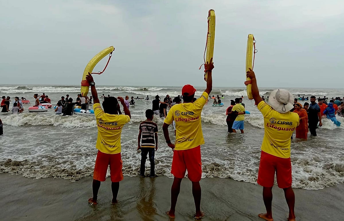 কক্সবাজারের হিমছড়ি সৈকতে গোসলে নেমে তিন পর্যটকের মৃত্যু, নিখোঁজ ২
