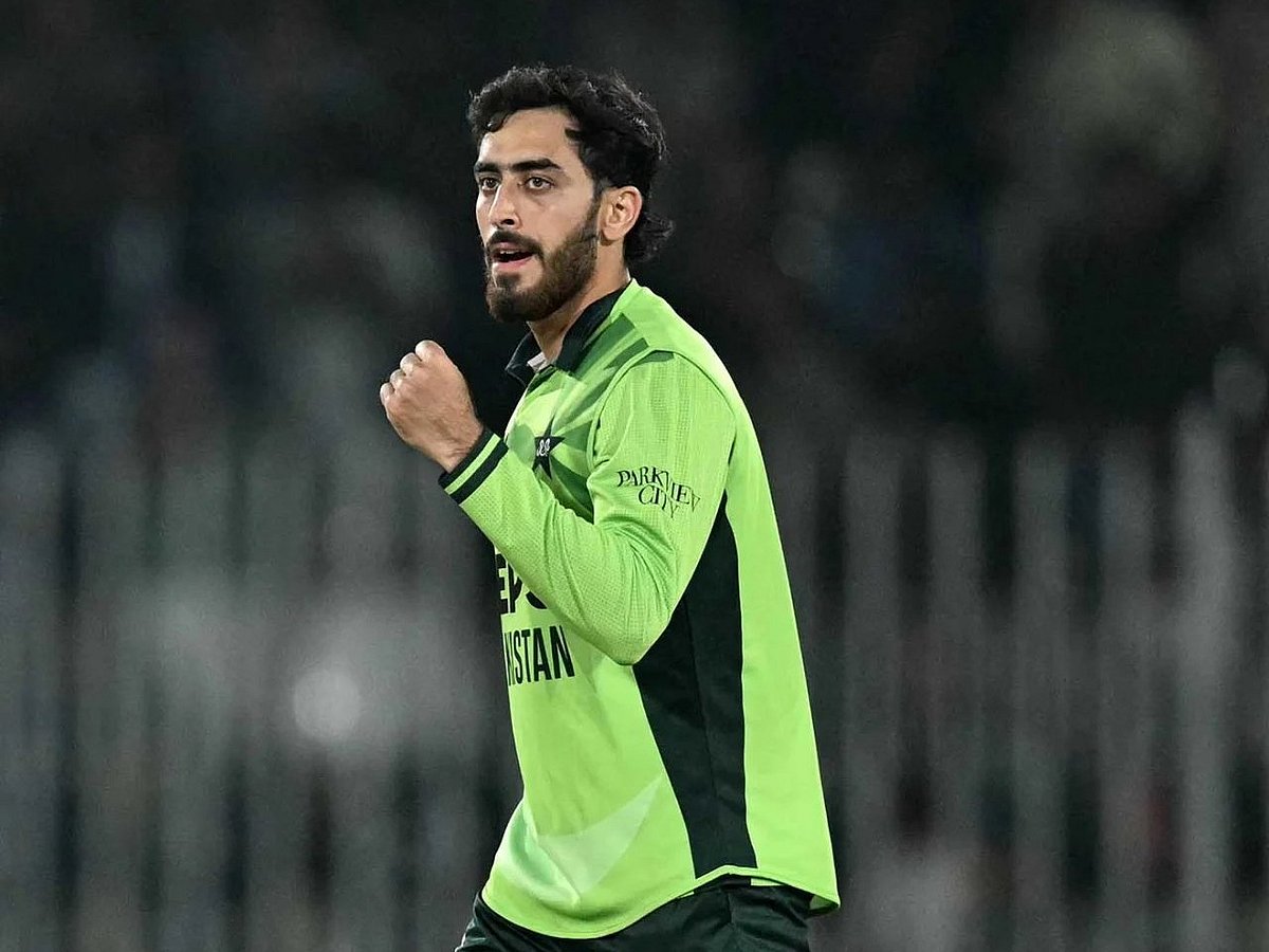 অস্ট্রেলিয়ার পর ইংল্যান্ডকেও গুঁড়িয়ে দিলেন, পাকিস্তানের নতুন রত্ন কে এই আরাফাত মিনহাস