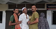 বোরকা পরে হামলা, ককটেল বিস্ফোরণ ও দুই পক্ষের সংঘর্ষে তরুণ নিহত