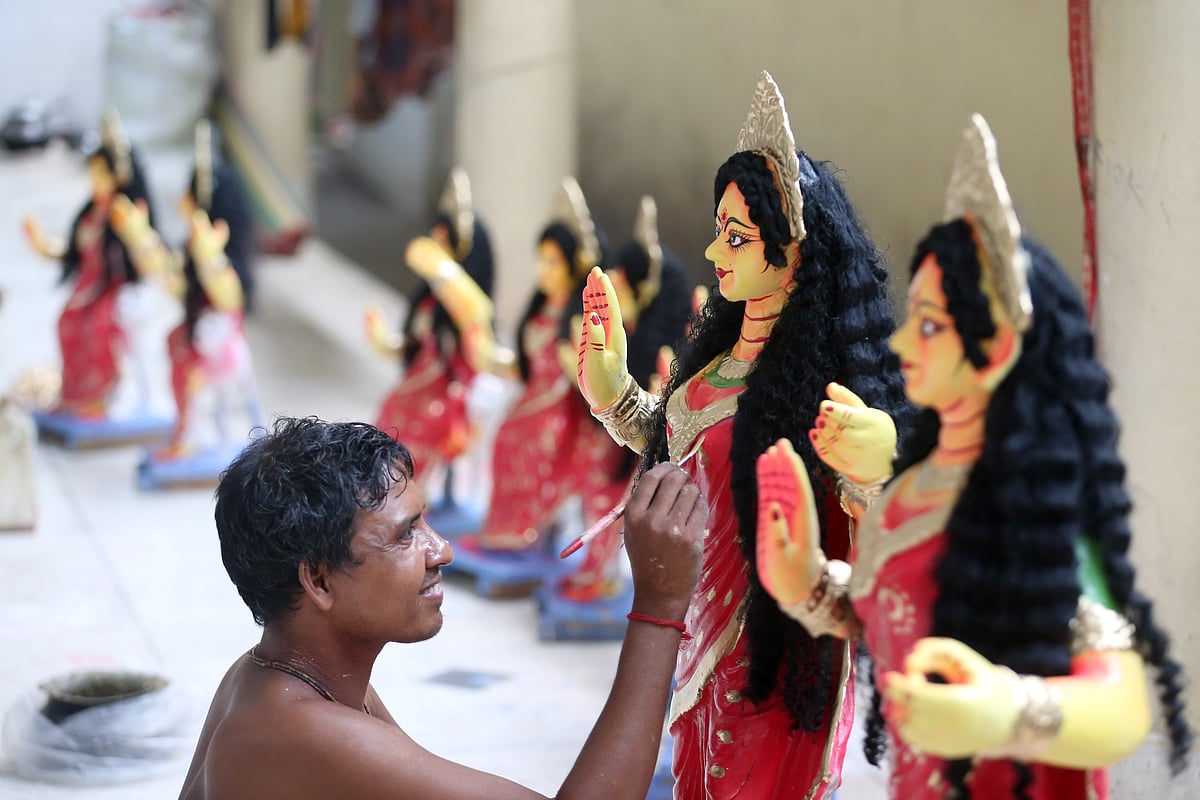 সারা দেশে আজ পালিত হচ্ছে লক্ষ্মীপূজা