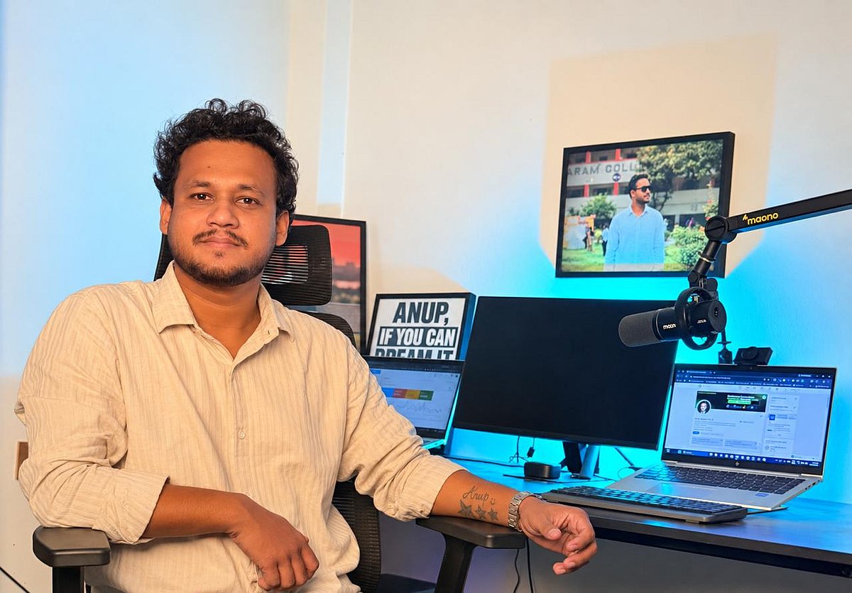 টিউশনির টাকায় কম্পিউটার কিনে সফল ফ্রিল্যান্সার অনুপ