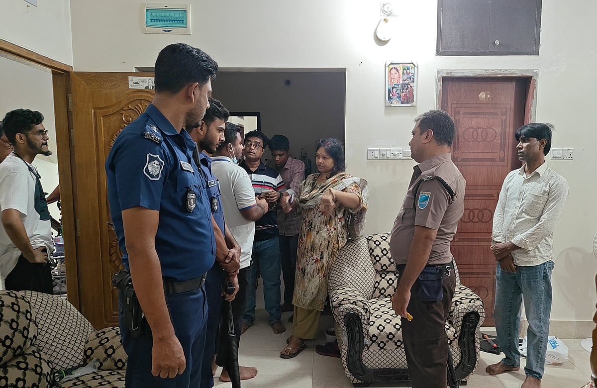 পূজার ছুটি শেষে ফিরে দেখেন, বাসায় রাখা ৫০ লাখ টাকা ও ৮ ভরি স্বর্ণালংকার নেই