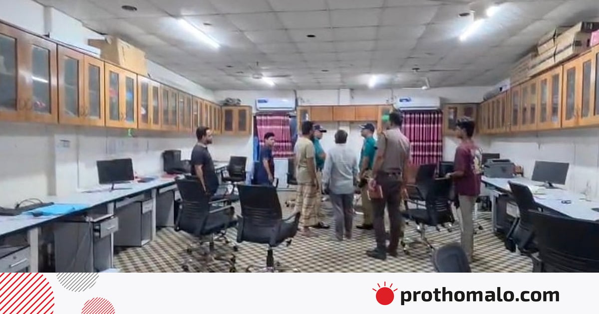 এবার হাজারীবাগের কুরিয়ার সার্ভিসের গুদামঘরে আগুন দেওয়ার চেষ্টা, কর্মীকে মারধর এবার হাজারীবাগের কুরিয়ার সার্ভিসের গুদামঘরে আগুন দেওয়ার চেষ্টা, কর্মীকে মারধর