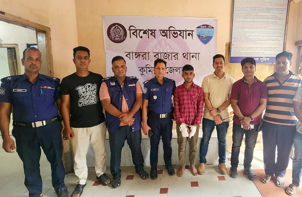 কুমিল্লা মুরাদনগরে একই নারীর প্রেমে মামাকে ছুরিকাঘাতে হত্যা, ভাগনে গ্রেপ্তার