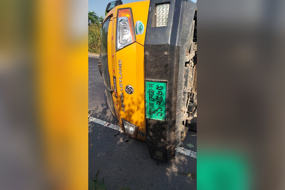 গোপালগঞ্জে পিকআপের চাপায় বাবা ও মেয়ের মৃত্যু