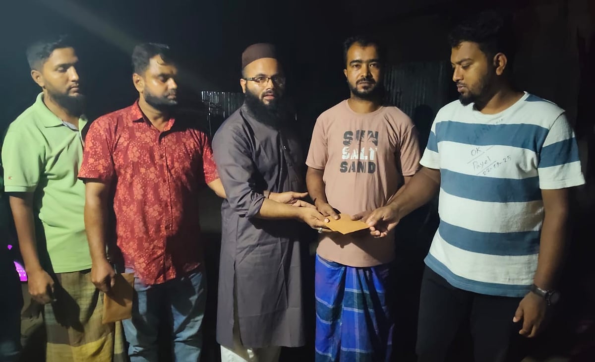 করিমগঞ্জে অগ্নিকাণ্ডে ক্ষতিগ্রস্তদের পাশে কিশোরগঞ্জ বন্ধুসভা