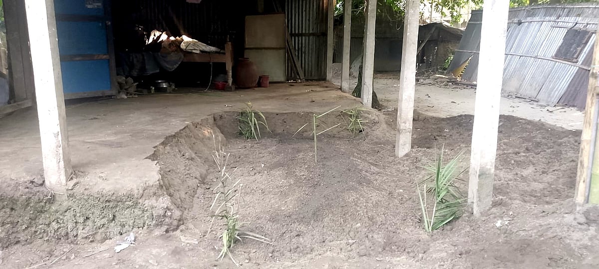 শেরপুরে বসতঘরের বারান্দায় বৃদ্ধের দাফন