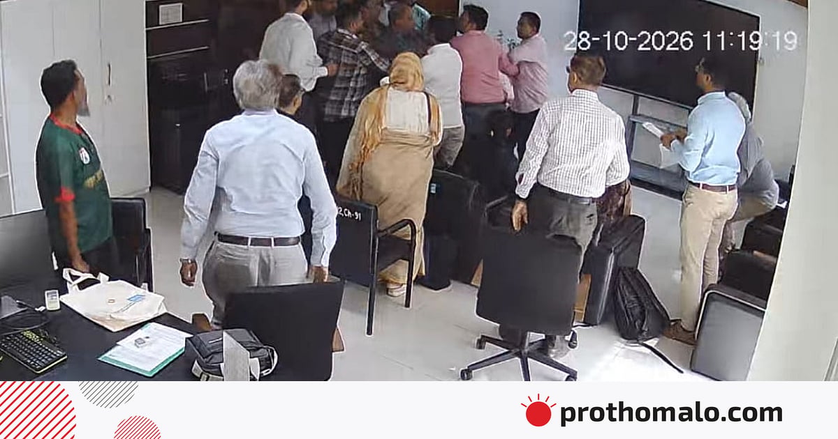 আইইডিসিআরের কার্যালয়ে ঢুকে পরিচালককে মারধর আইইডিসিআরের কার্যালয়ে ঢুকে পরিচালককে মারধর