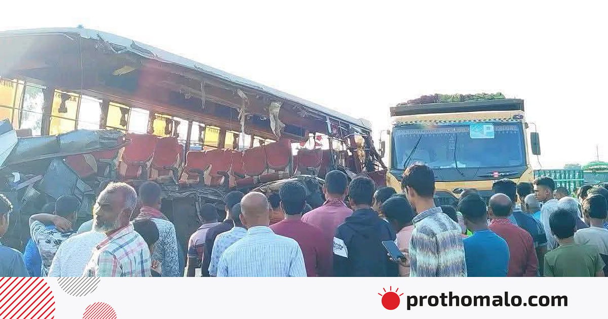 রংপুরে দাঁড়িয়ে থাকা ট্রাকের পেছনে বাসের ধাক্কা, তিনজন নিহত রংপুরে দাঁড়িয়ে থাকা ট্রাকের পেছনে বাসের ধাক্কা, তিনজন নিহত